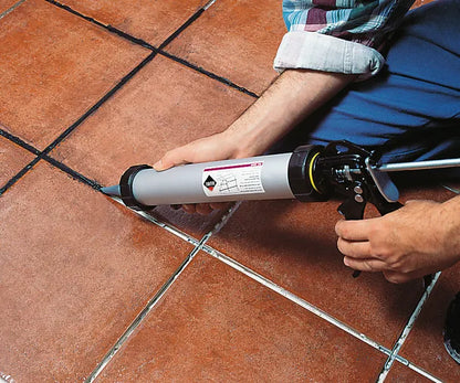 RUBI 2.2 FL oz. JOINT MORTAR APPLICATOR