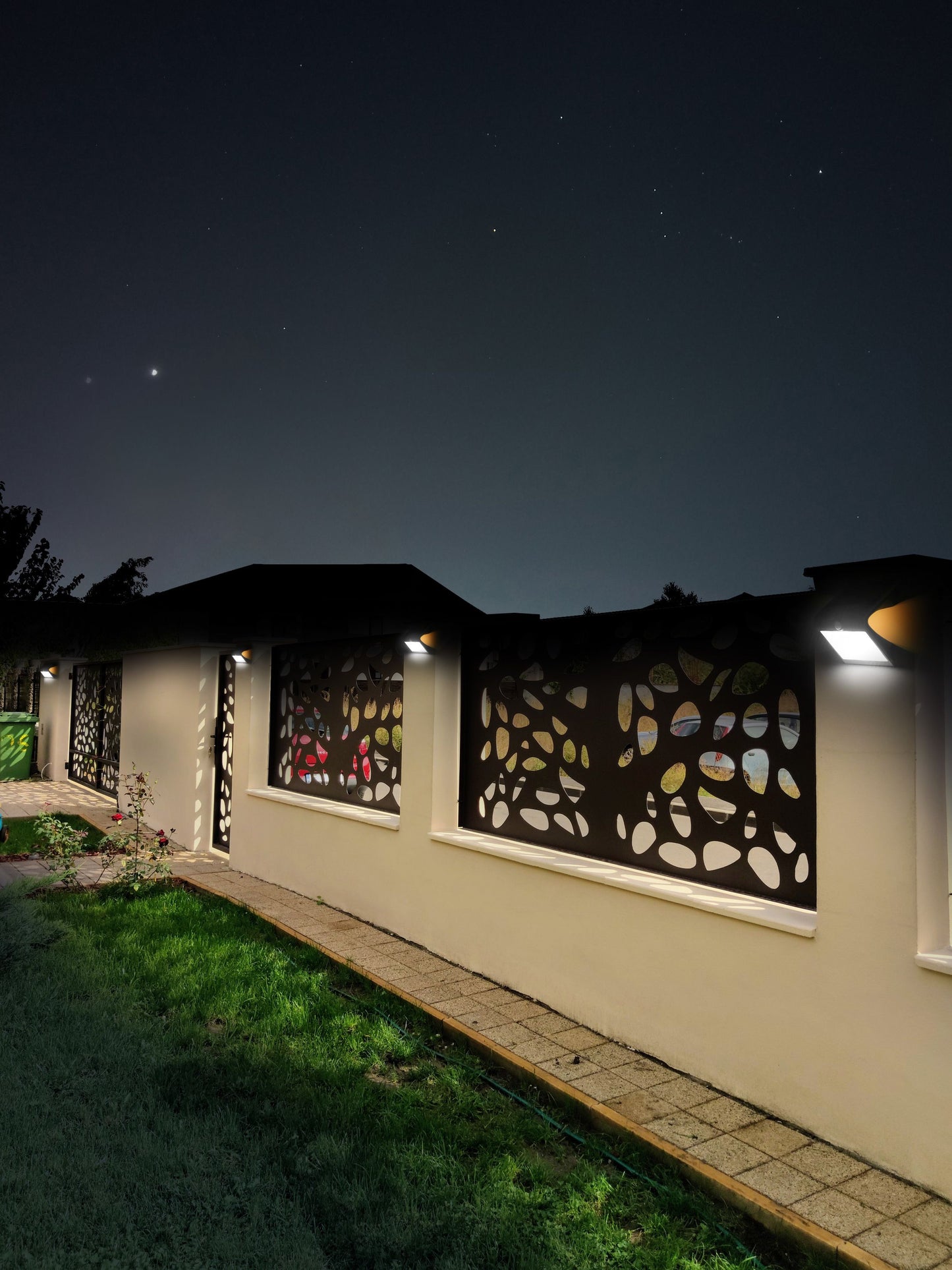 4W Led Solar Wall Motion Sensor 4000K Front Light 3000K Back Light